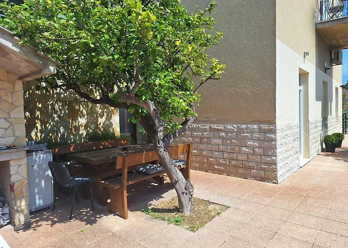 La2 Luxury Apartment Near Bacvice Beach